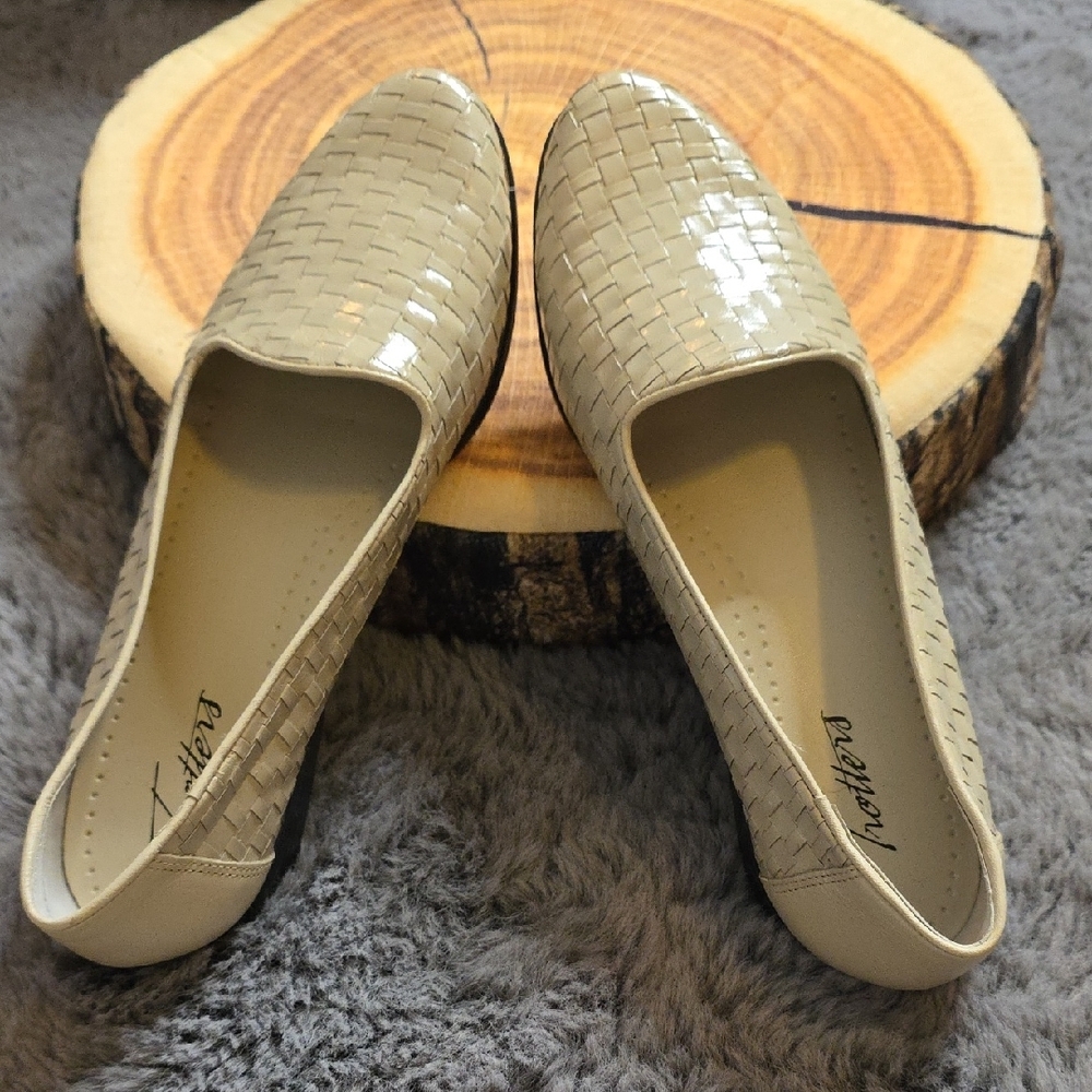 Trotters Leather Light Tan beige cream Basket Weave Woven Loafers size 8